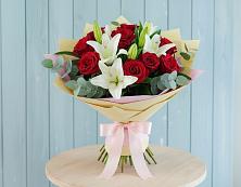 Букет цветов из:  Лилии и Розы #REPLACE_PRED# Стекольный