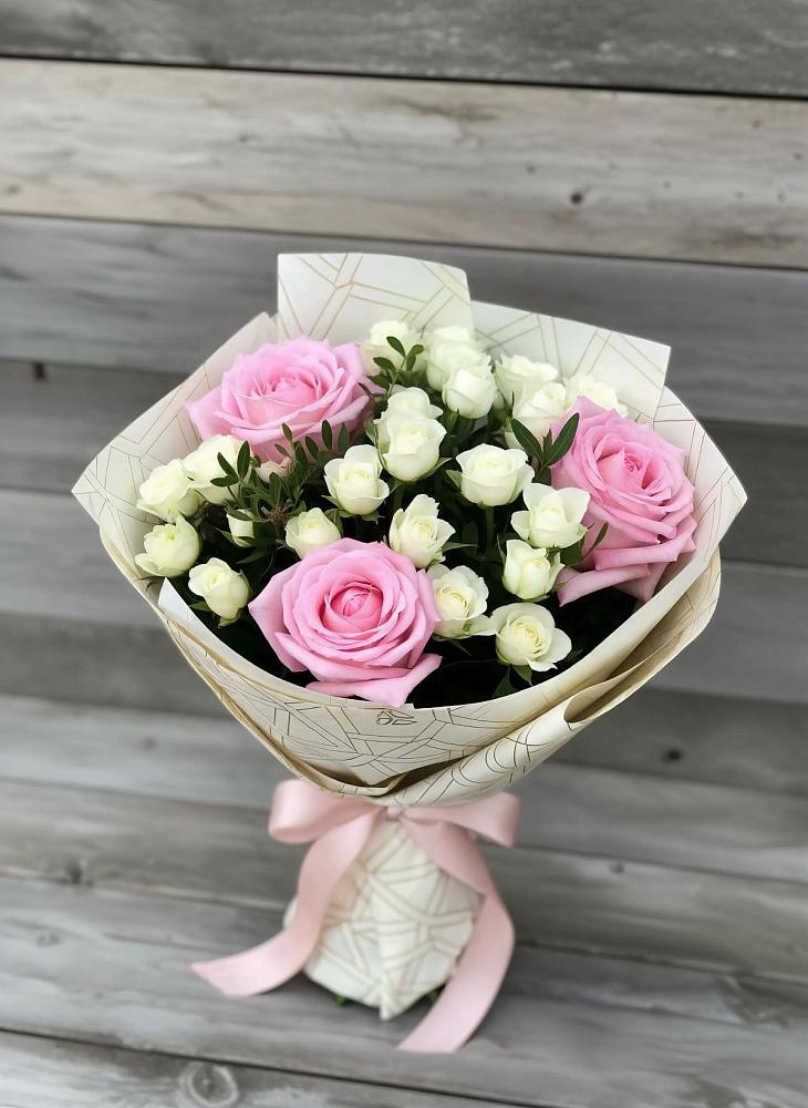 Букет цветов из: Розы в Стекольный