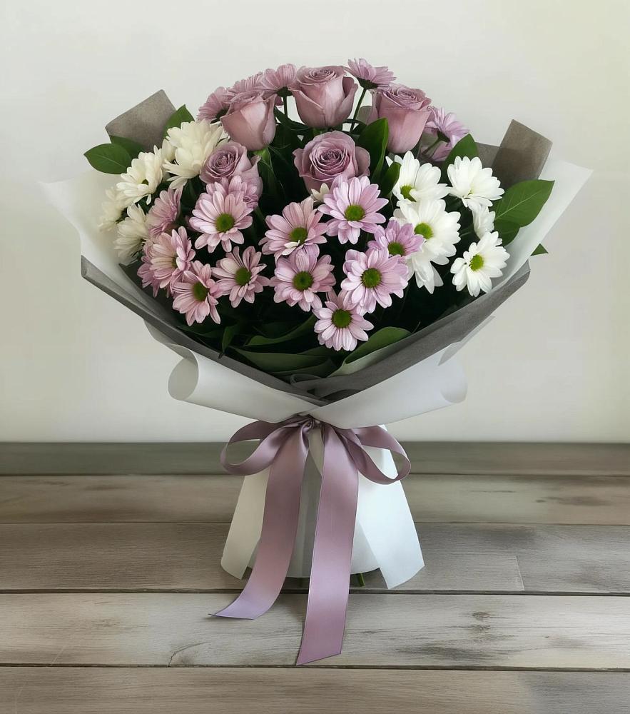 Букет цветов из: Хризантемы и Розы в Стекольный