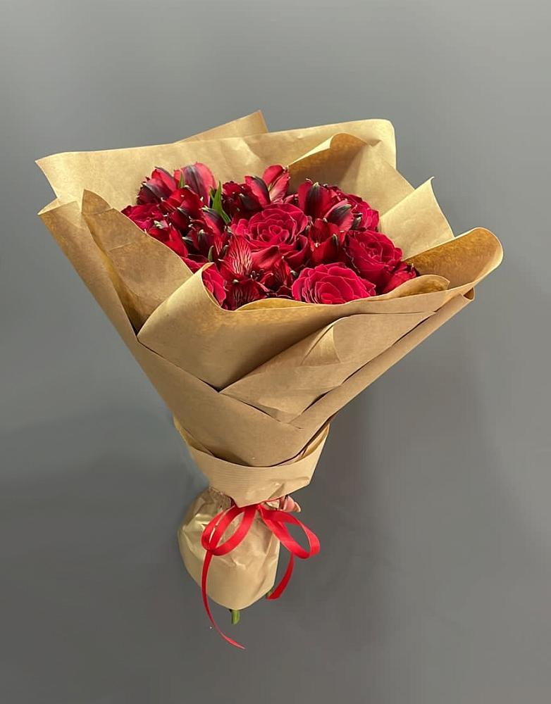 Букет цветов из: Альстромерии и Розы в Стекольный