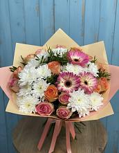 Букет цветов из:  Розы, Герберы и Хризантемы в Стекольный