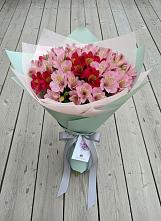 Букет цветов из:  Альстромерии в Стекольный