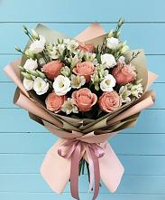 Букет цветов из:  Розы, Альстромерии и Лизиантусы #REPLACE_PRED# Стекольный