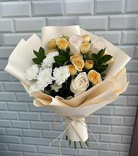 Букет цветов из:  Розы и Хризантемы в Стекольный