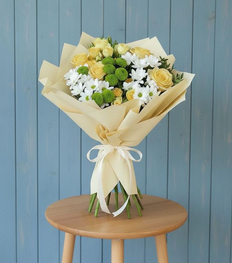 Букет цветов из: Хризантемы и Розы в Стекольный