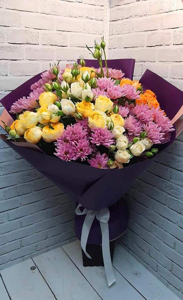 Букет цветов из: Хризантемы и Розы в Стекольный