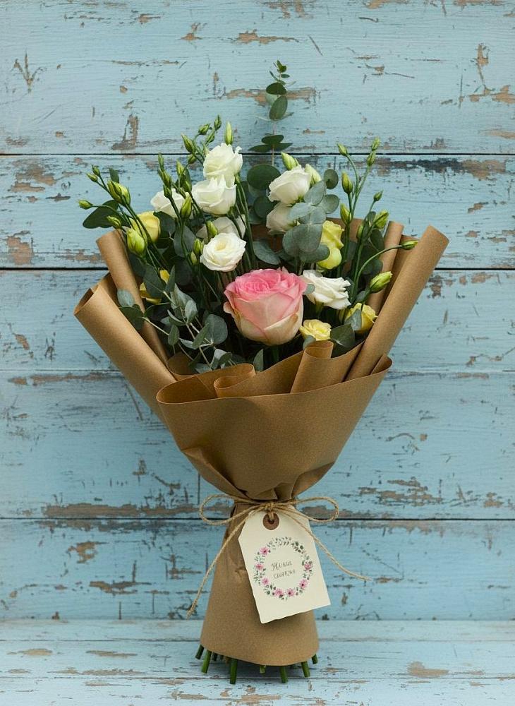 Букет цветов из: Розы и Лизиантусы в Стекольный