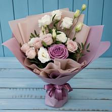 Букет цветов из:  Розы и Лизиантусы в Стекольный