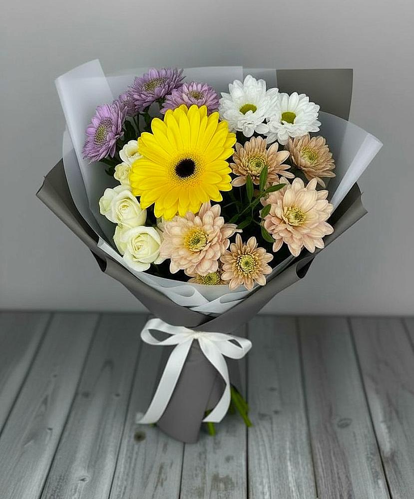 Букет цветов из: Розы, Герберы и Хризантемы в Стекольный