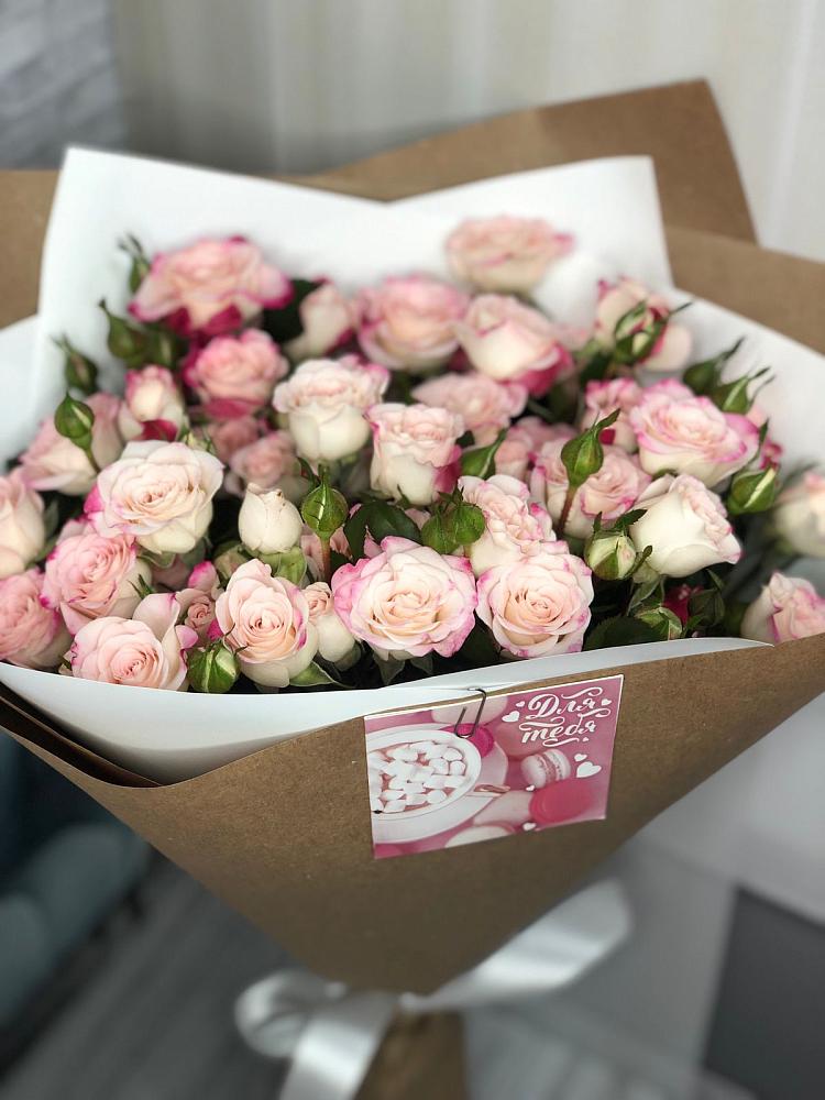 Букет цветов из: Розы в Стекольный