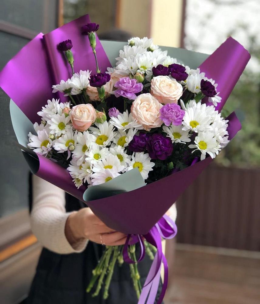 Букет цветов из: Хризантемы, Гвоздики и Розы в Стекольный