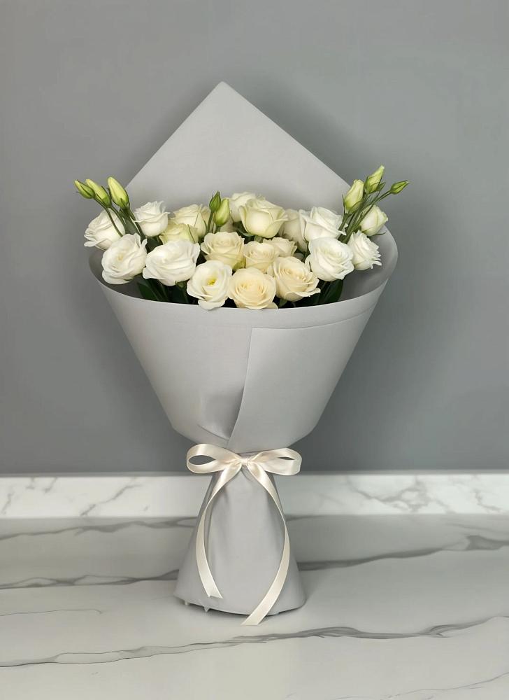 Букет цветов из: Розы и Лизиантусы в Стекольный