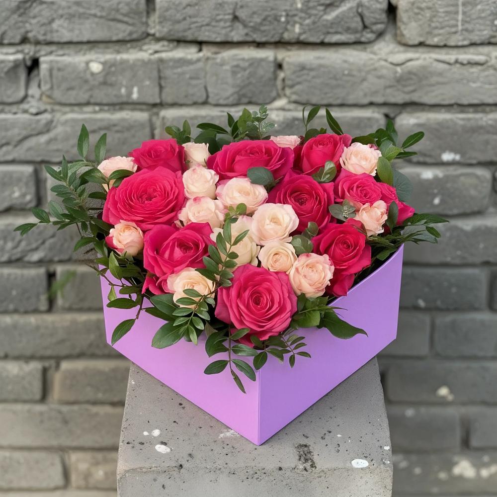 Цветочная композиция из Розы в коробке в Стекольный