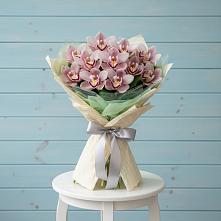 Букет цветов из:  Орхидеи и Розы в Стекольный