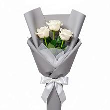 Букет 3 белые розы в Стекольный
