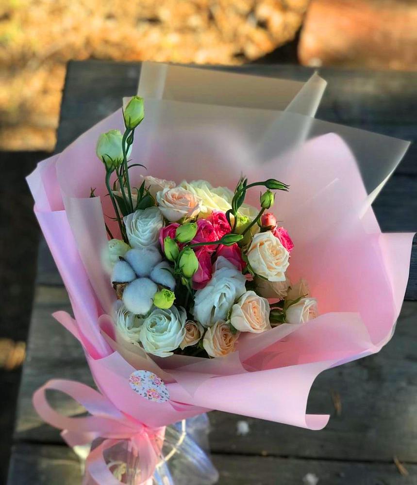 Букет цветов из: Розы и Лизиантусы в Стекольный