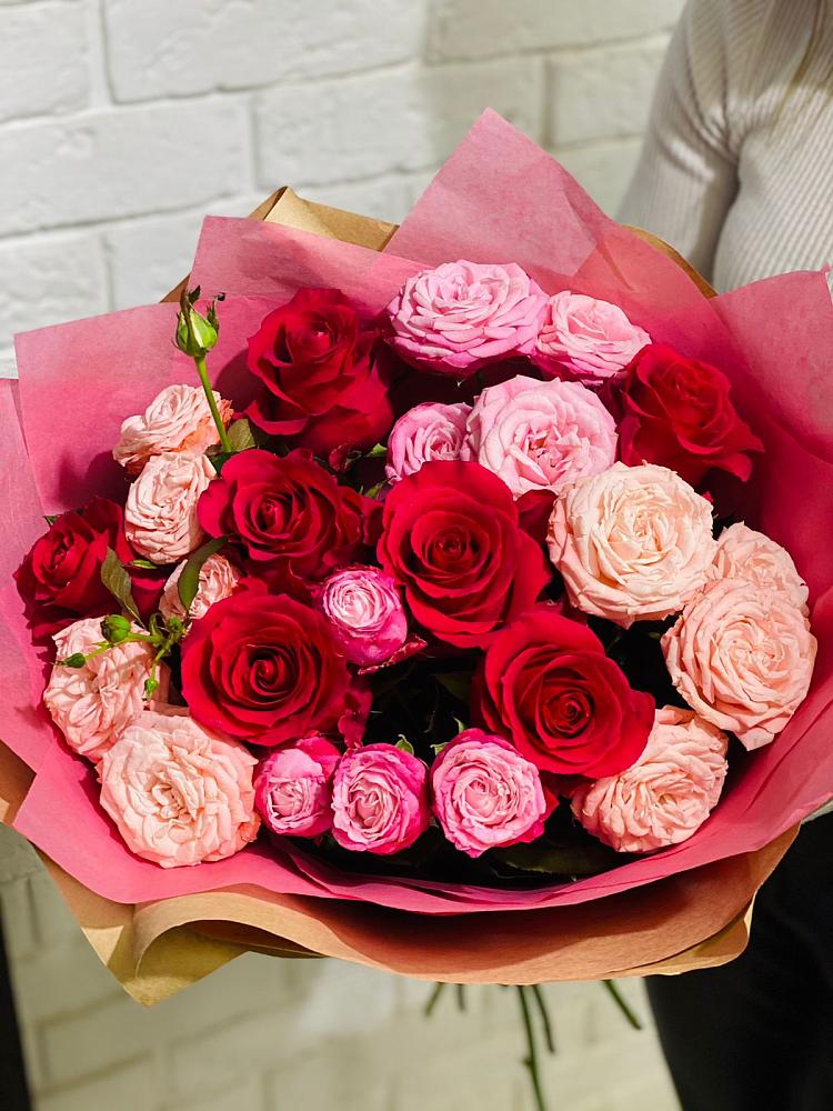 Букет цветов из: Розы в Стекольный