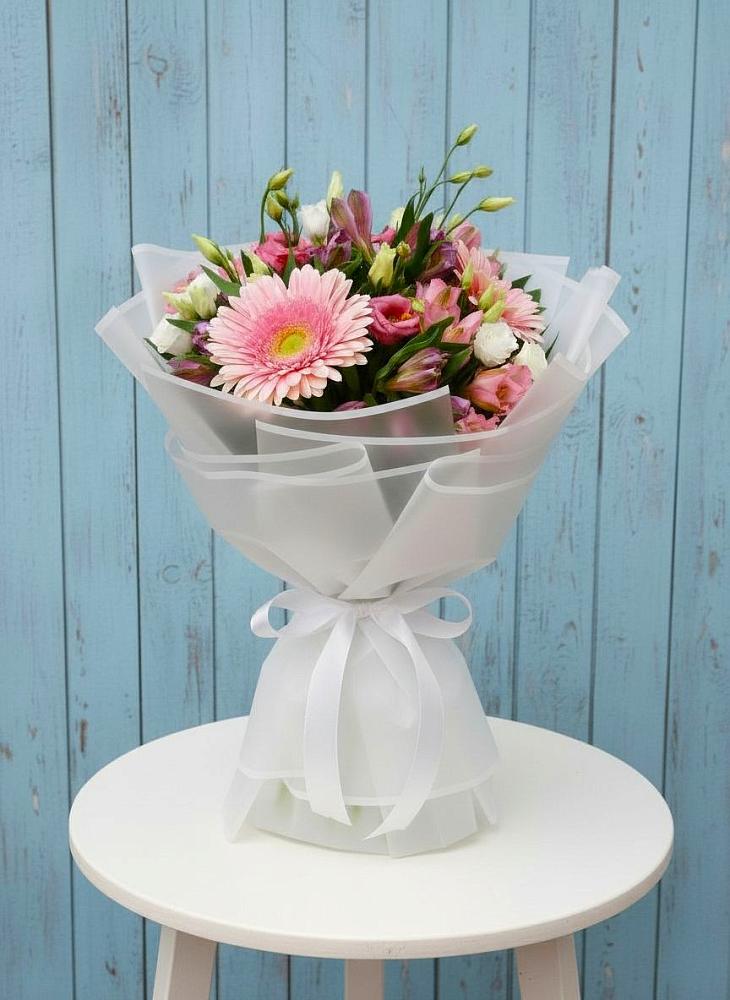 Букет цветов из: Герберы, Альстромерии и Лизиантусы в Стекольный