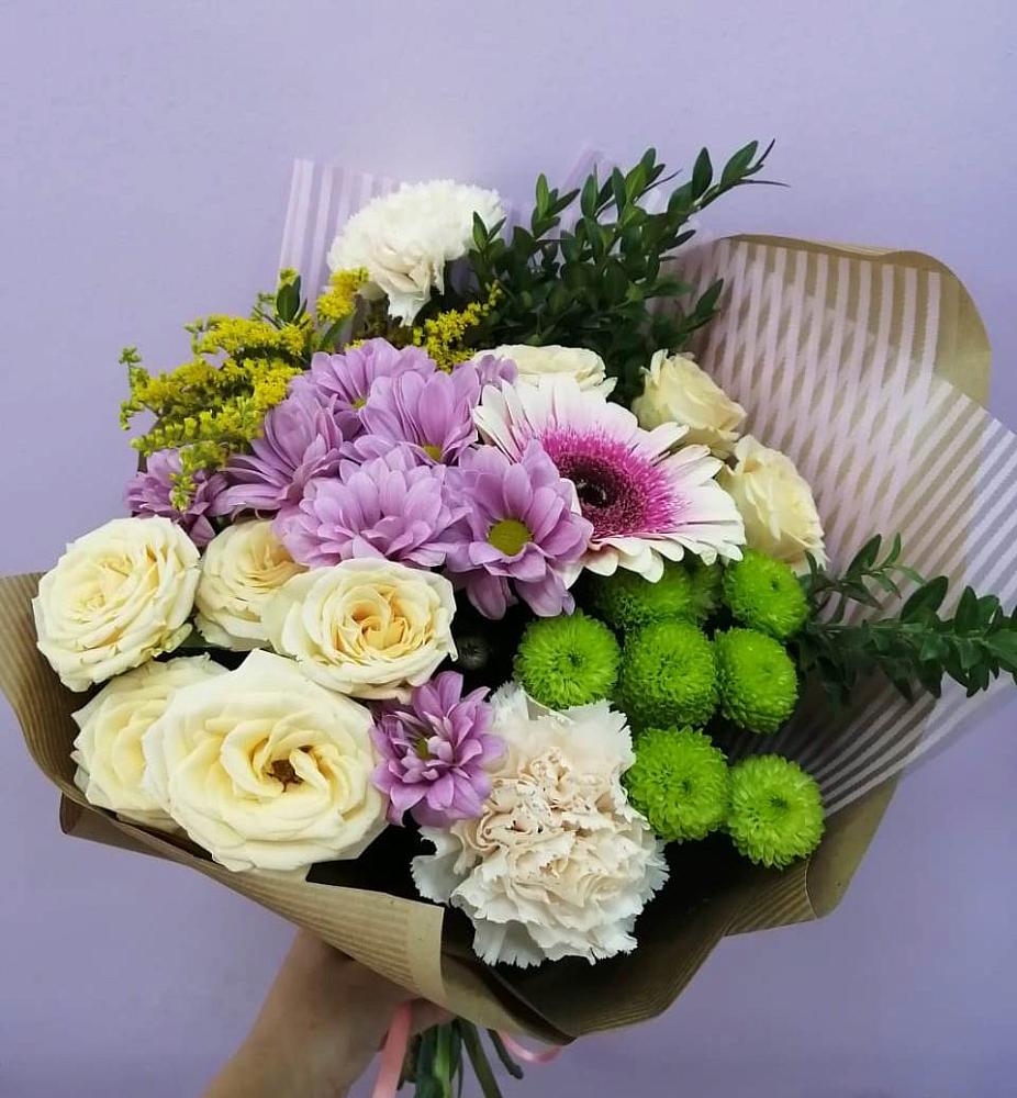 Букет цветов из: Хризантемы, Розы, Гвоздики и Герберы в Стекольный