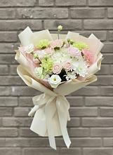 Букет цветов из:  Гвоздики, Розы, Лизиантусы и Хризантемы в Стекольный