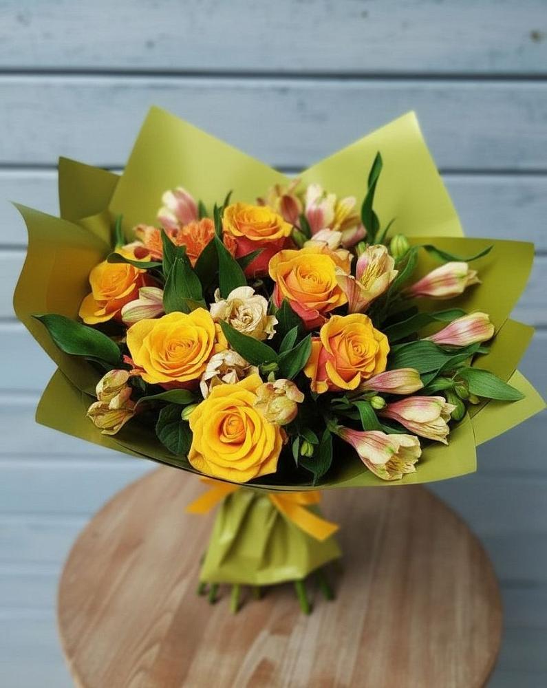 Букет цветов из: Альстромерии и Розы в Стекольный