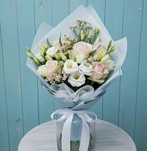 Букет цветов из:  Розы и Лизиантусы в Стекольный