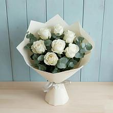 Букет Белые розы в Эвкалипте в Стекольный