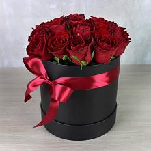 Цветочная композиция из Розы в шляпной коробке в Стекольный