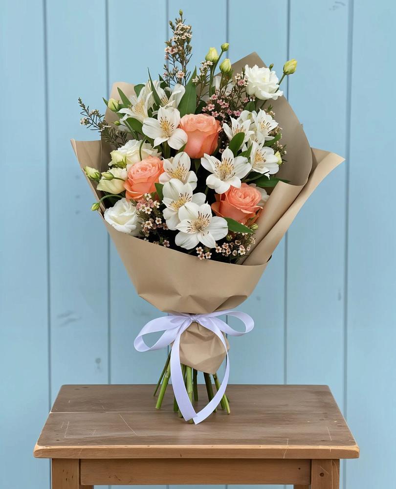 Букет цветов из: Альстромерии, Лизиантусы, Розы и Хризантемы в Стекольный