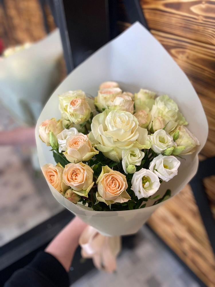 Букет цветов из: Розы и Лизиантусы в Стекольный