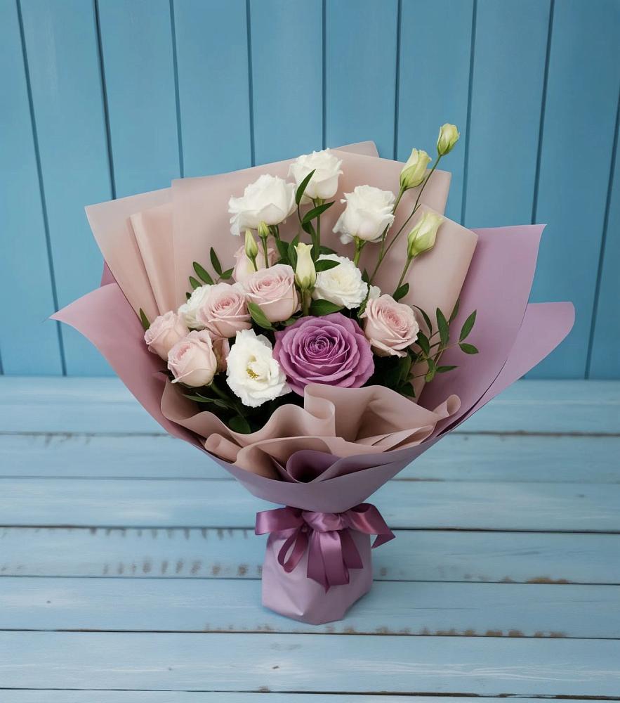 Букет цветов из: Розы и Лизиантусы в Стекольный